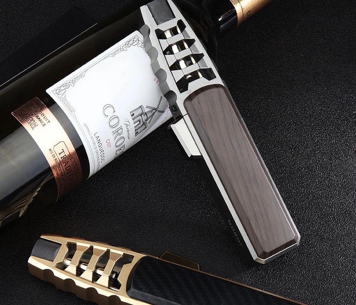 Merkloos Turbo Jetflame Aansteker - Gasbrander - Vuurwerk Torch - Crème Brûlée Brander - BBQ En Sigaren Aansteker - Windproof - Carbon Met Goudkleurige Metalen Behuizing - Afbeelding 8