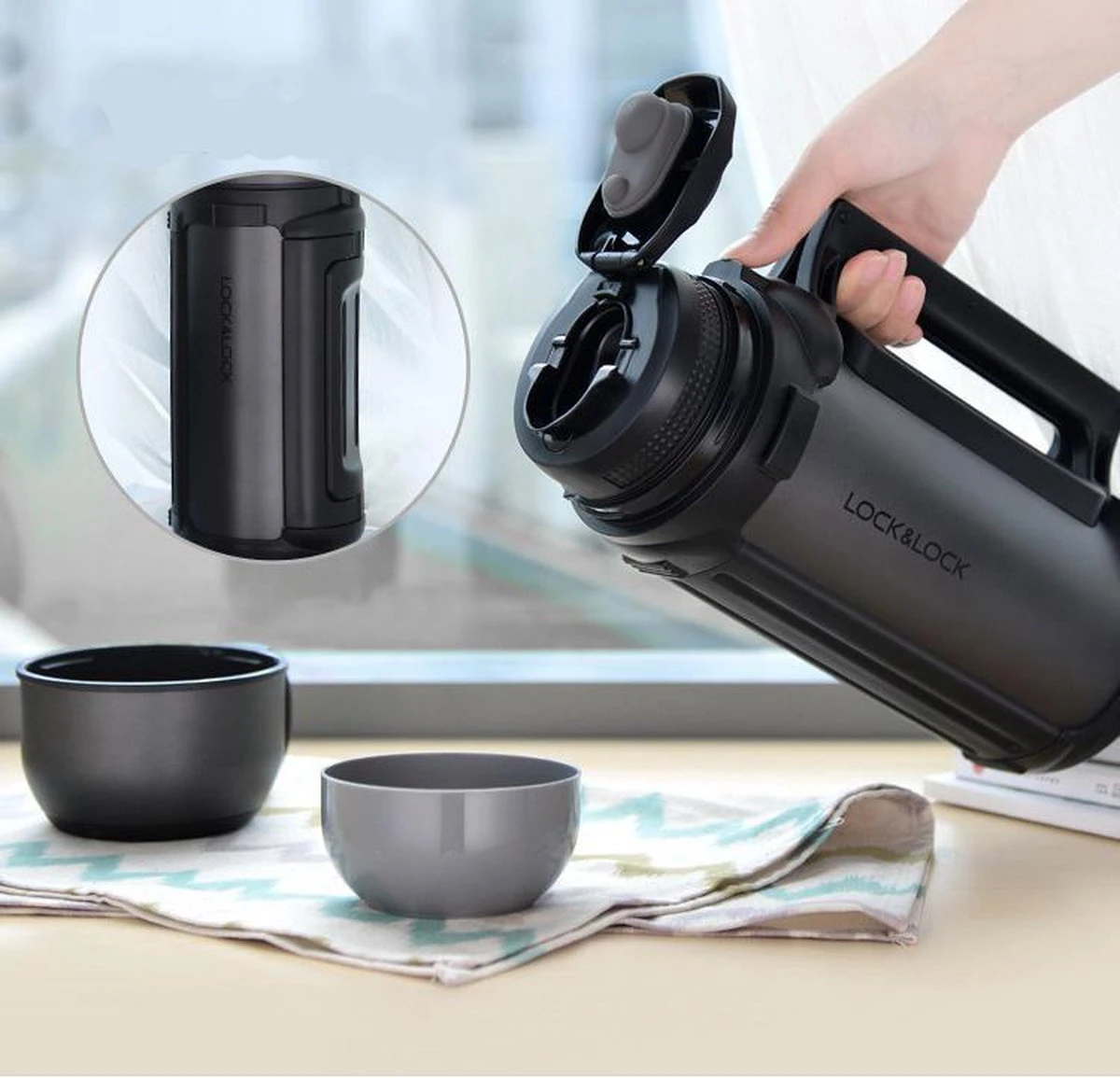 Lock&Lock Thermoskan - Isoleerkan - Thee En Koffie - Lekvrij - 1,5 Liter - RVS - Inklapbaar Handvat - Zwart - Afbeelding 4