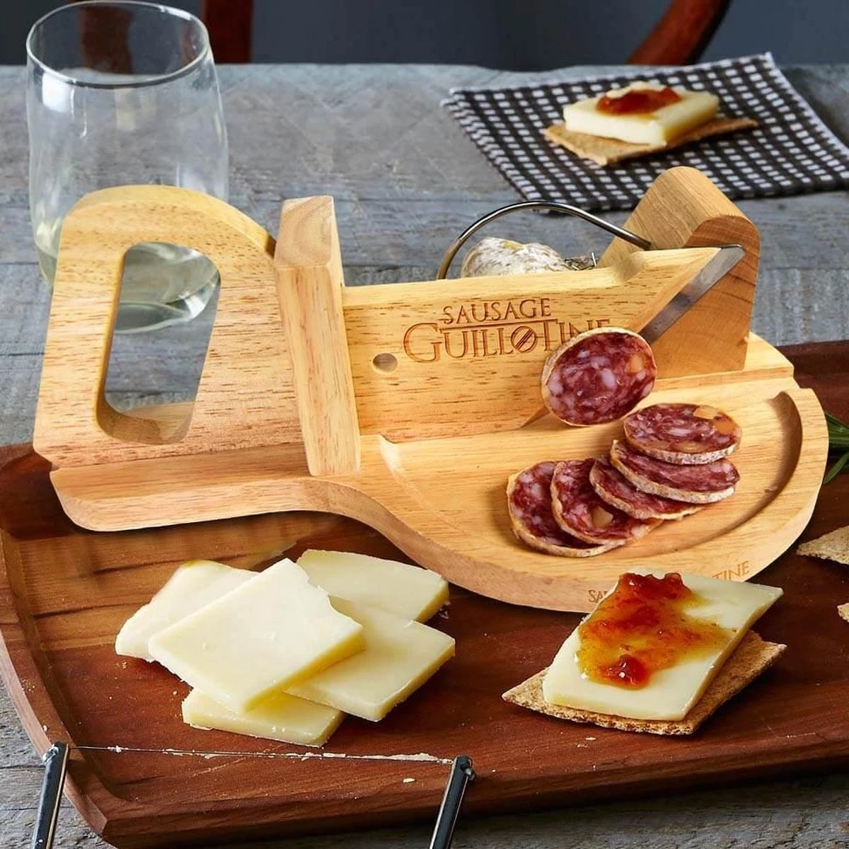 MikaMax Worst Guillotine - Worstsnijder - Worst Snijplank - Sausage Guillotine - Makkelijk Schoon Te Maken - RVS Mes - Bamboe - 30 X 19cm - Afbeelding 6