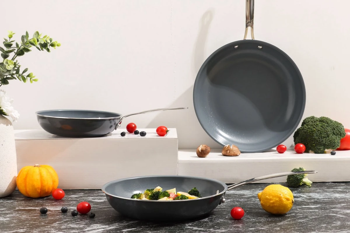 Swiss Pro+ - Koekenpannenset - 3 Delig - Keramisch - Inductie - Milieuvriendelijk - PFAS - PFOA Vrij - Sapphire Green - Afbeelding 6